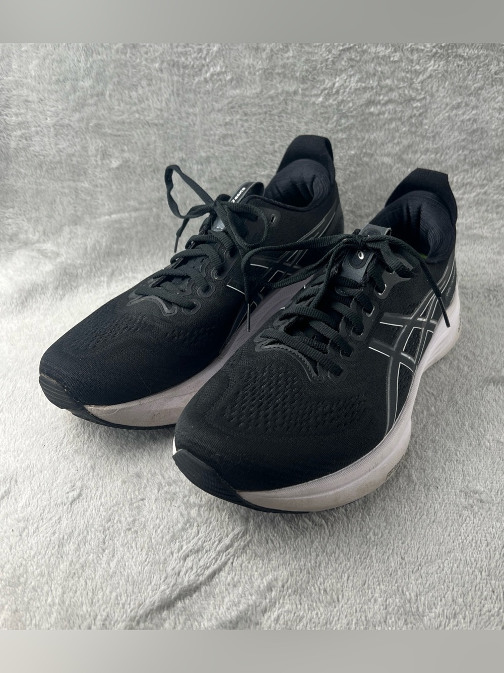 Asics Gel-Kayano 32 Mens Size 10.5 Black White Athletic Running Shoes Sneakers